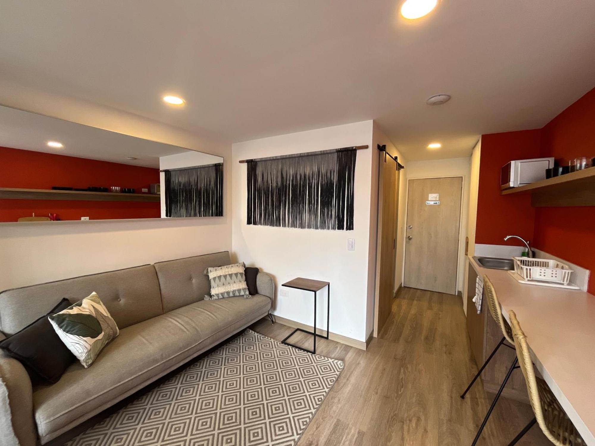 Great Space In Perfect Area! Walk Everywhere! Apartamento