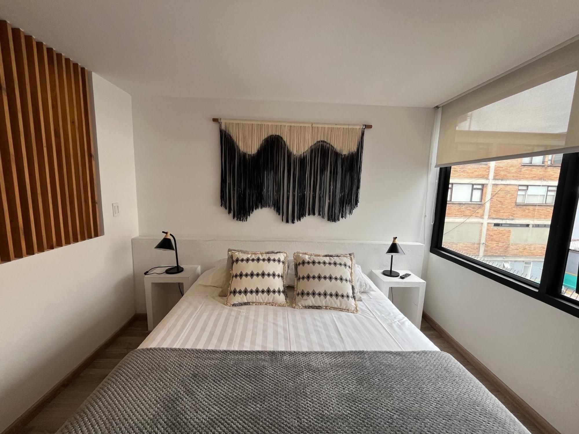 Great Space In Perfect Area! Walk Everywhere! *