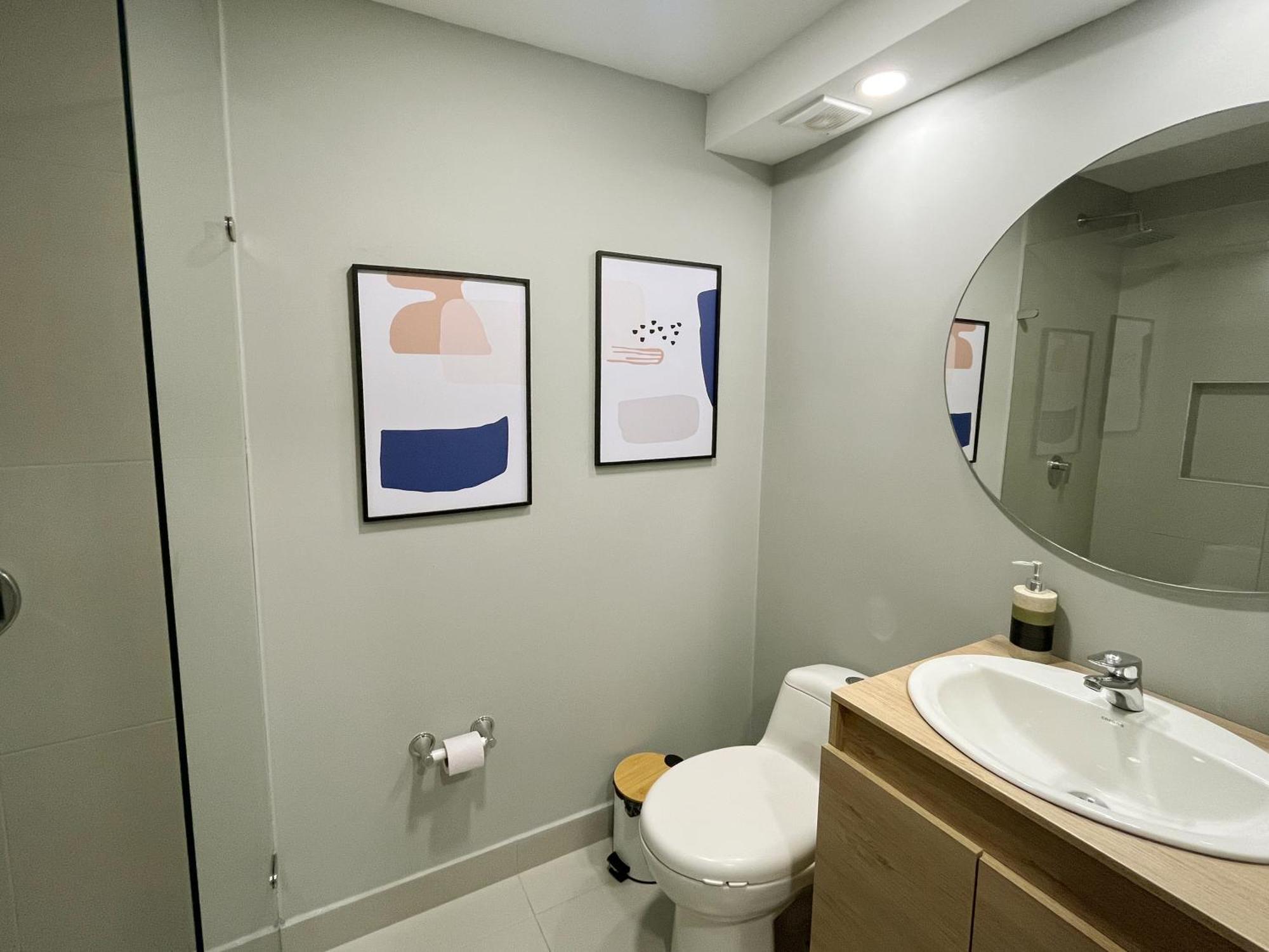 Great Space In Perfect Area! Walk Everywhere! *
