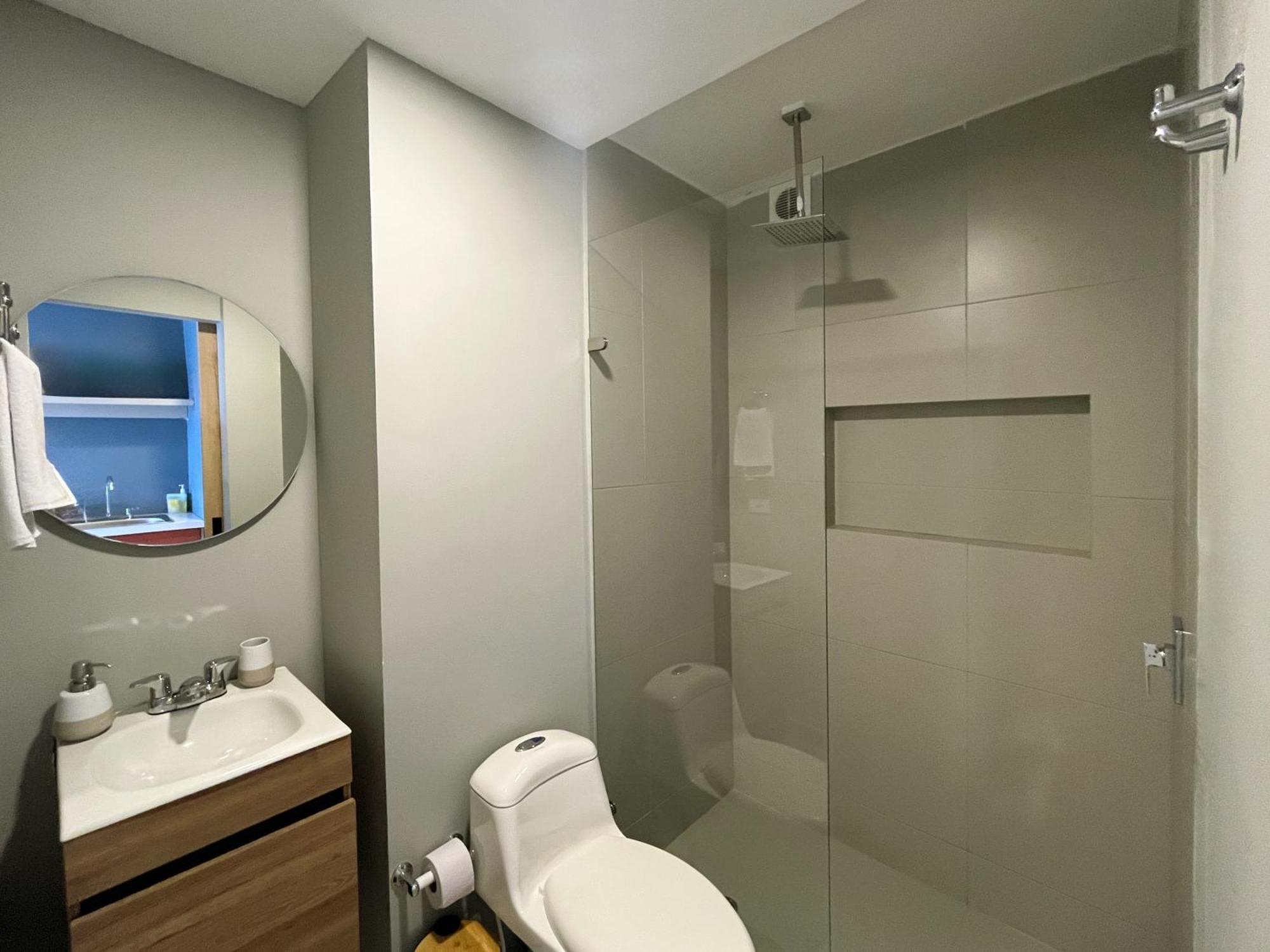 Great Space In Perfect Area! Walk Everywhere! Apartamento Bogotá