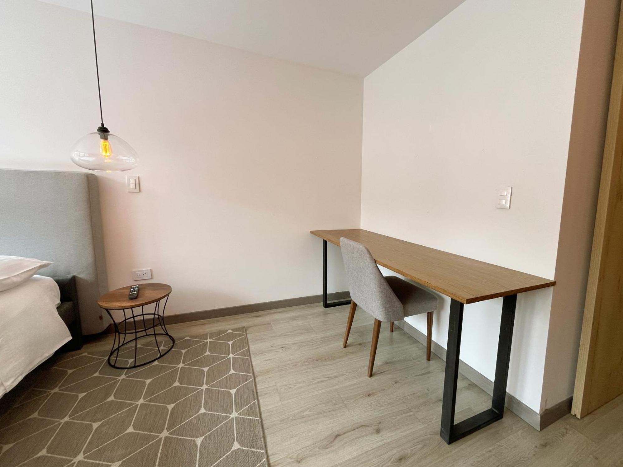 Great Space In Perfect Area! Walk Everywhere! *